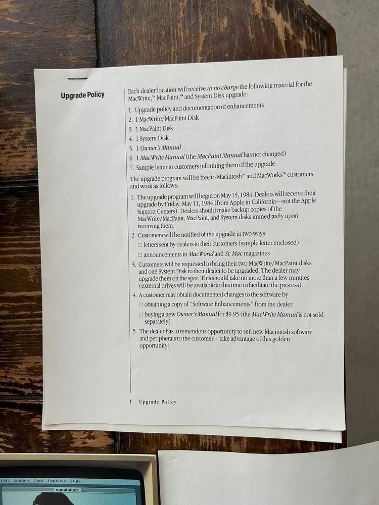 Apple Macintosh MacWrite. MacPaint. Mac software 1984 128K