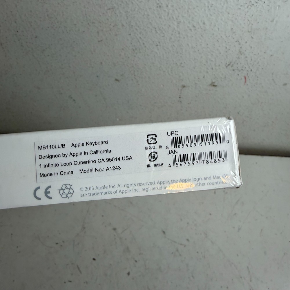 Apple A1243 White Silver USB Compact QWERTY Keyboard with Numeric Keypad - New