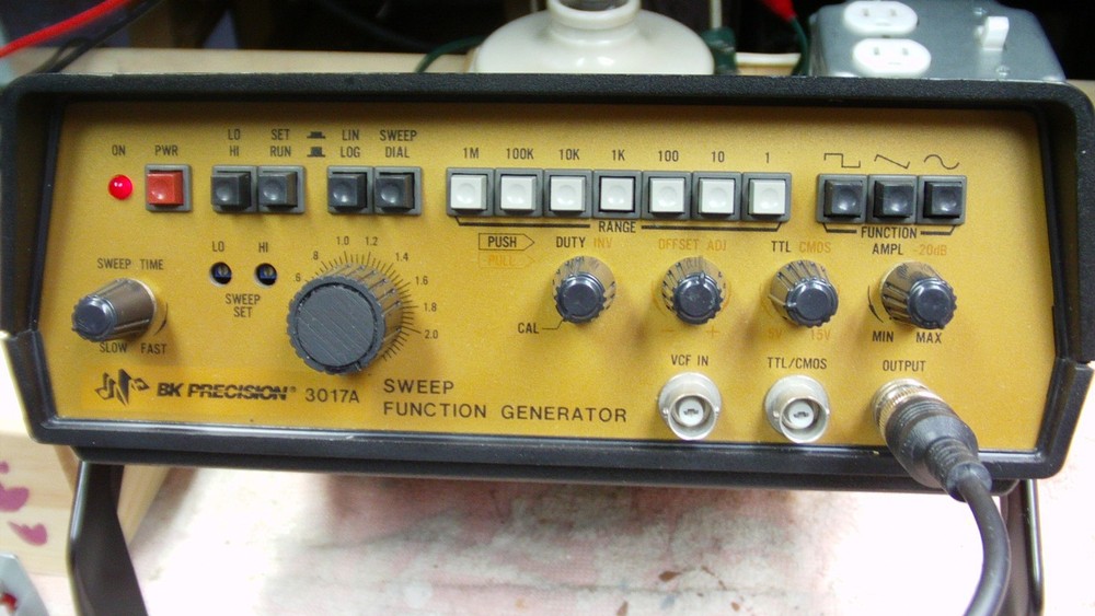 Function Generator; with sweep - model BK3017A, Working