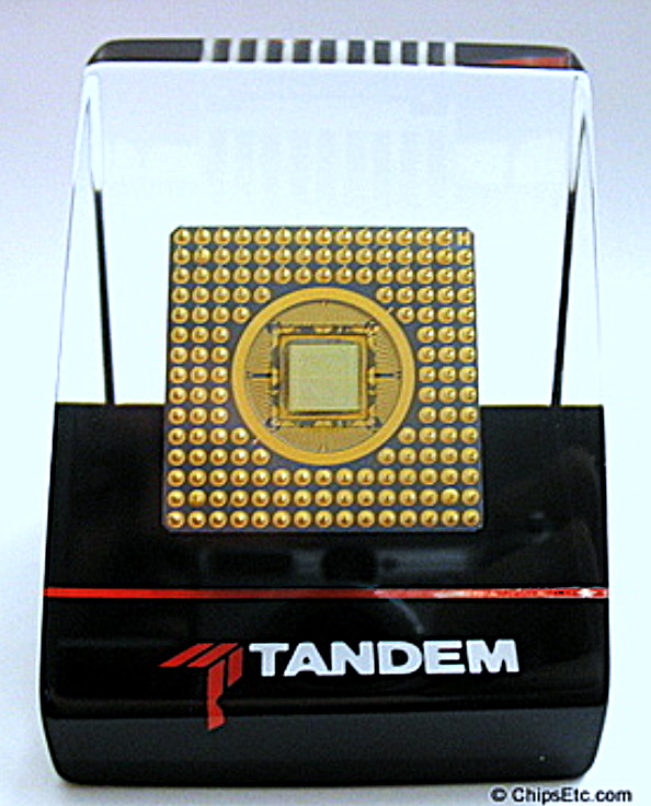 Tandem Computers MIPS RISC CPU  Processor Lucite Paperweight (1991)