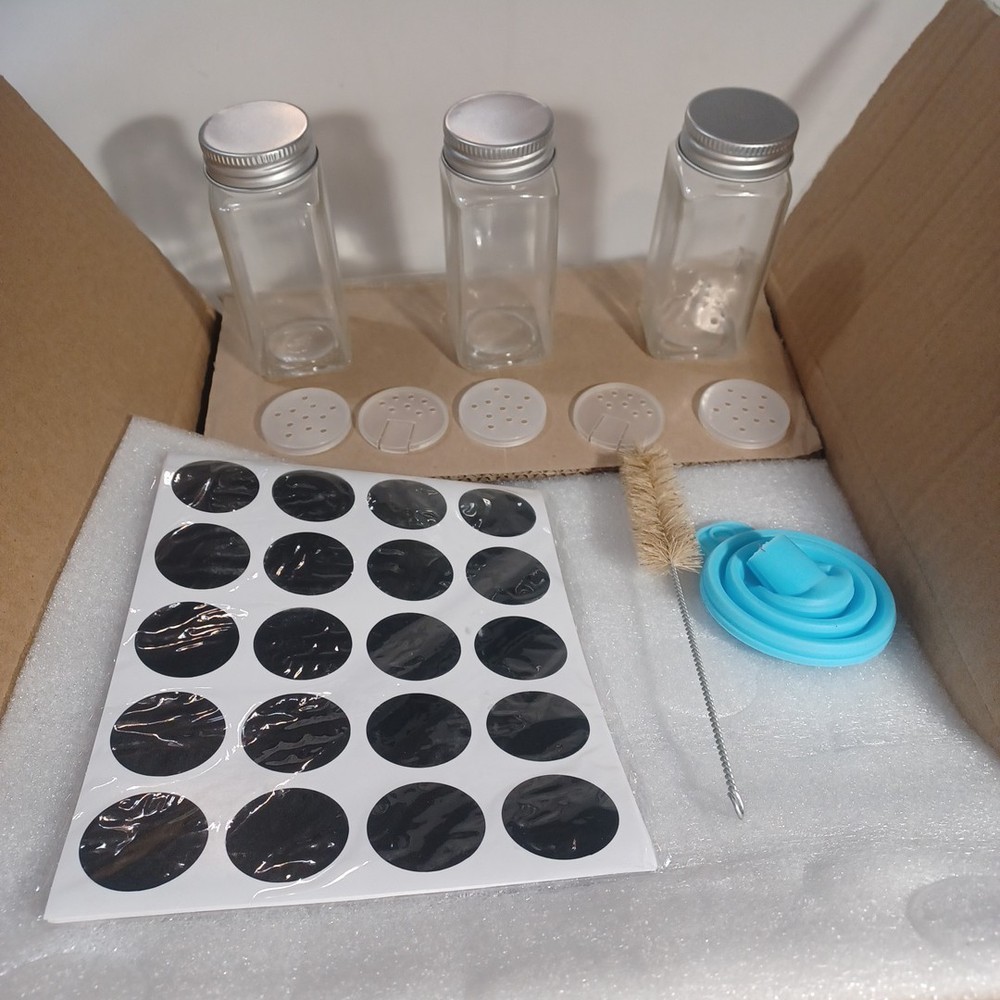 27 Spice Bottles With Lids And Labels