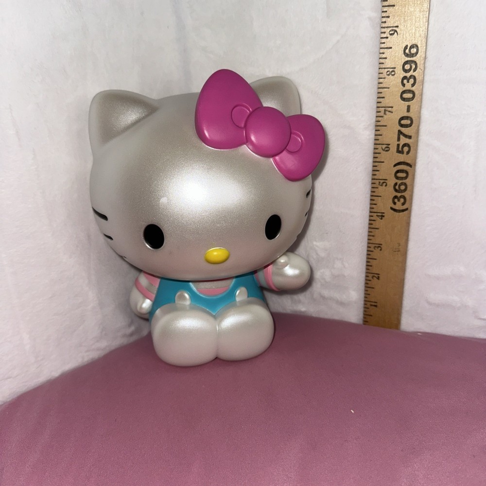Hello Kitty - Hello Kitty Figural Bank