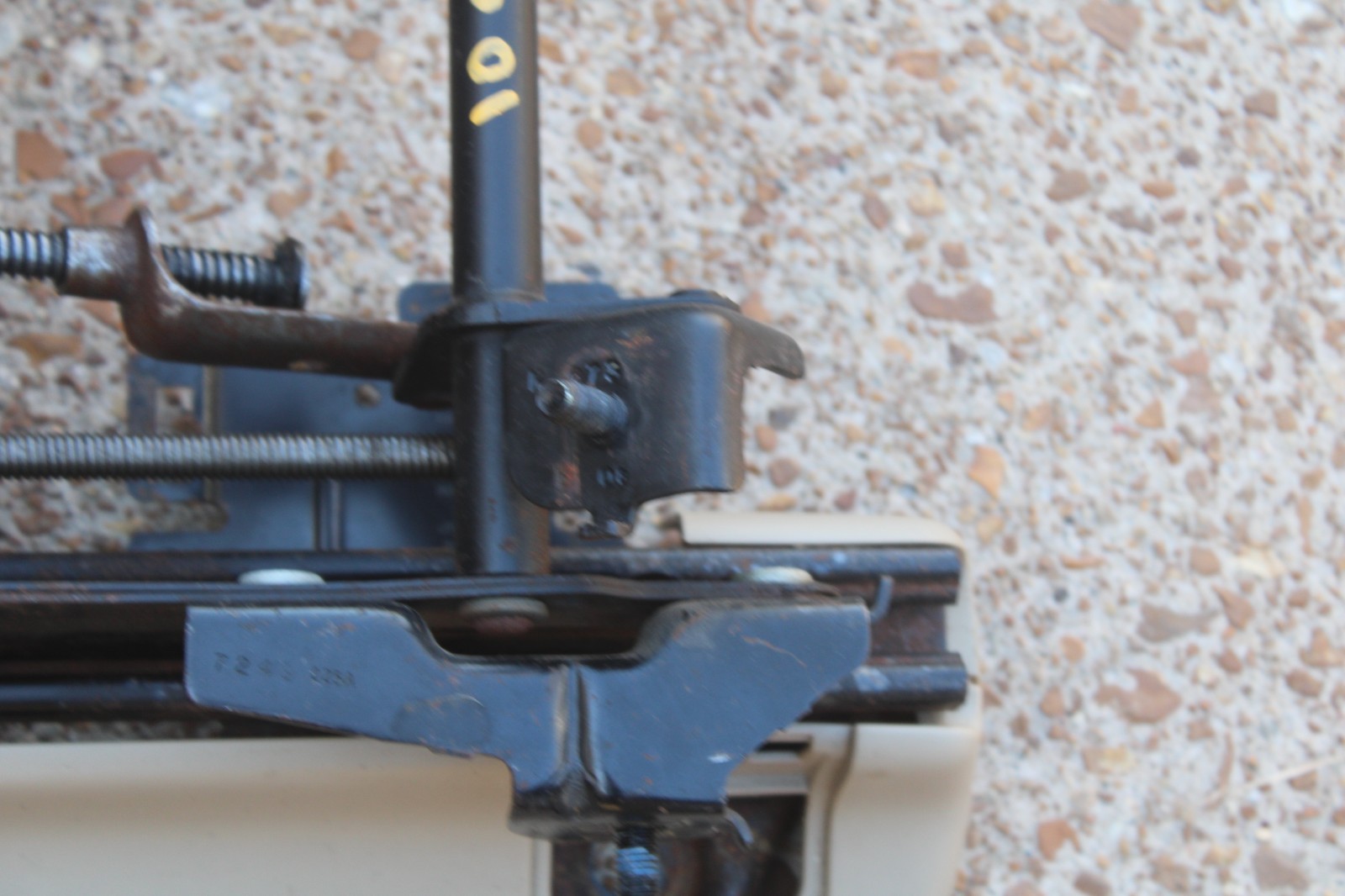 07-14 CHEVY TAHOE SUBURBAN YUKON DRIVER LEFT 2 PLUG POWER SEAT TRACK TAN TRIM