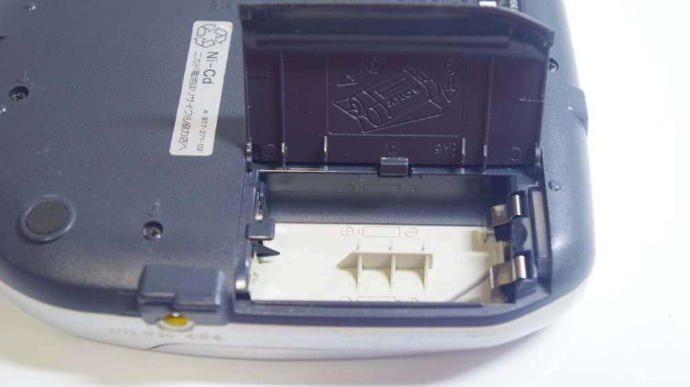 SONY D-E404 COMPACT DISC COMPACT PLAYER CD WALKMAN Silver Tested Used