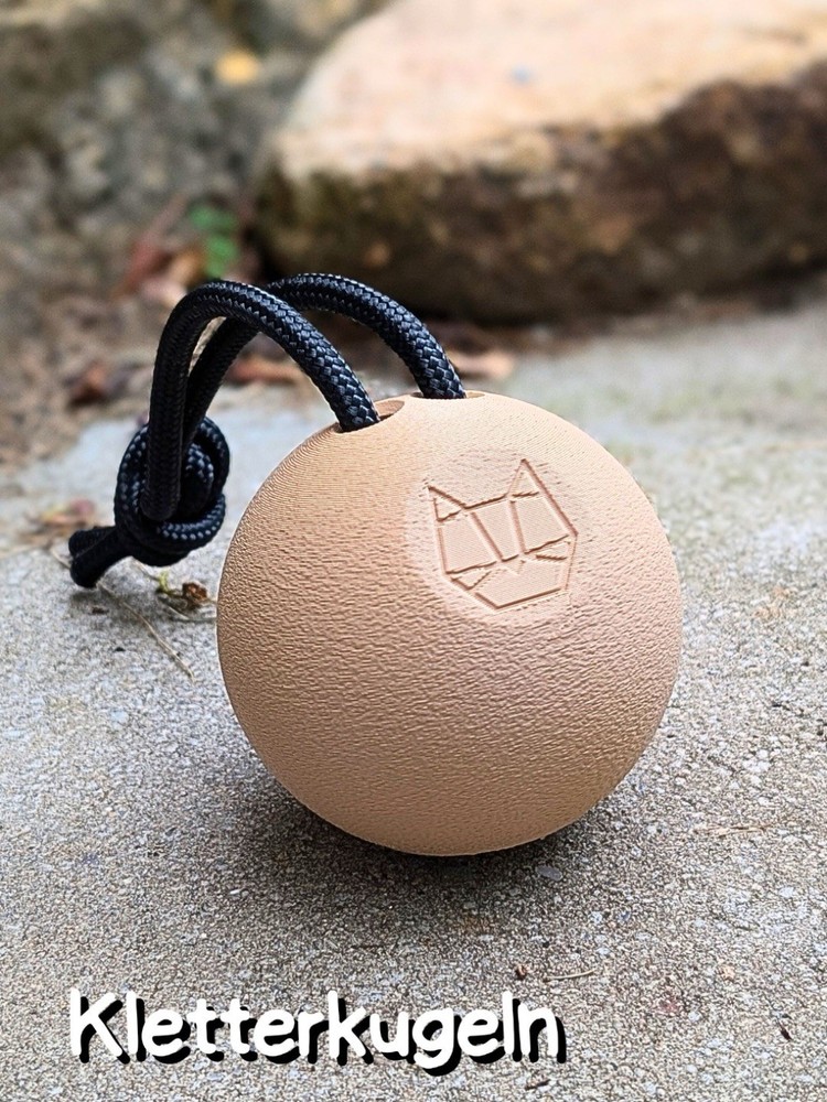 Climbing balls for pull-ups in three sizes