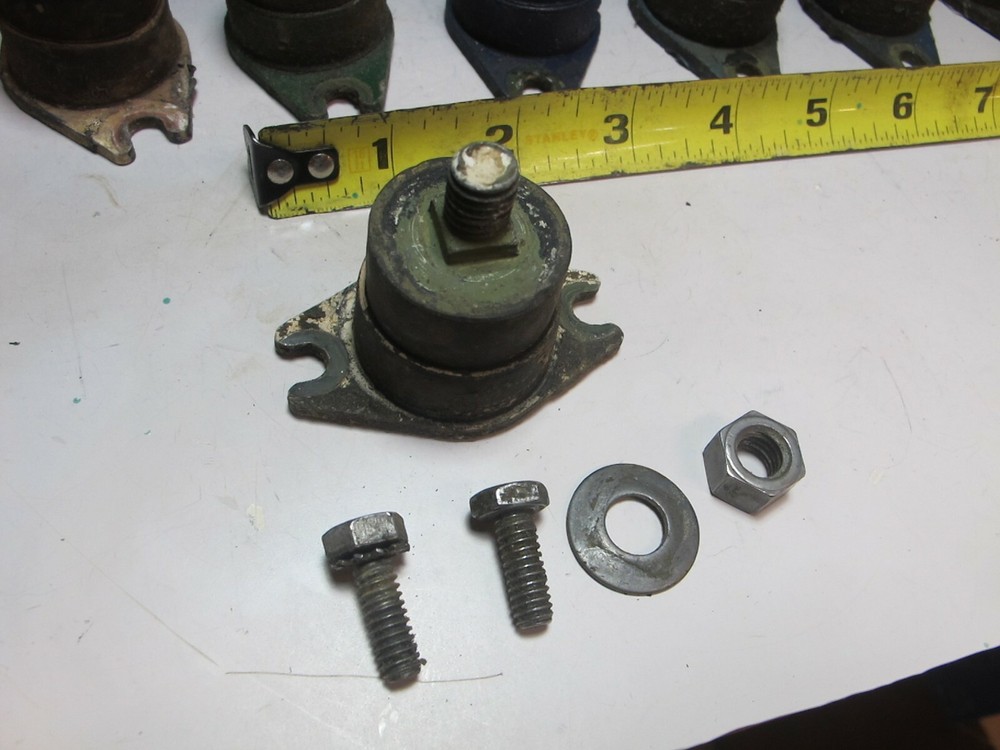 Evinrude Johnson Rubber Mount 0303879 303879 ...........----------