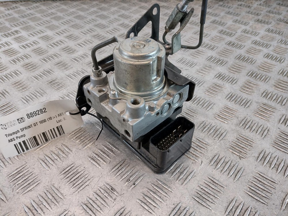 2016 TRIUMPH SPRINT GT 1050 ABS Pump