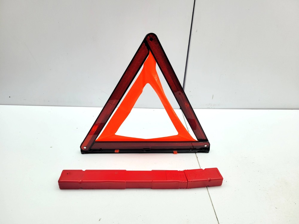 EMERGENCY WARNING HAZARD TRIANGLE 8K0860251 AUDI Q3 2012