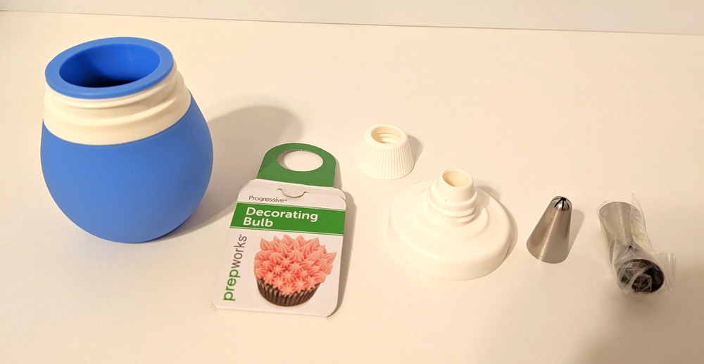 Progressive Prep Works Decorating Bulb Blue with 2 Extra Tips