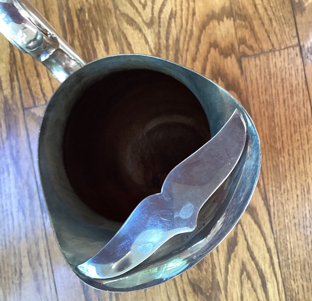 Wm ROGERS & SON VICTORIAN ROSE #1917 SILVERPLATE WATER PITCHER w/ ICE LIP 9"