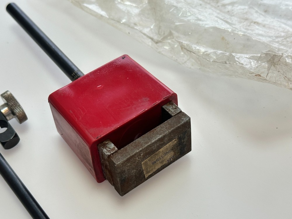 Central Tools USA Long Range Magnetic Indicator Base Stand - Red