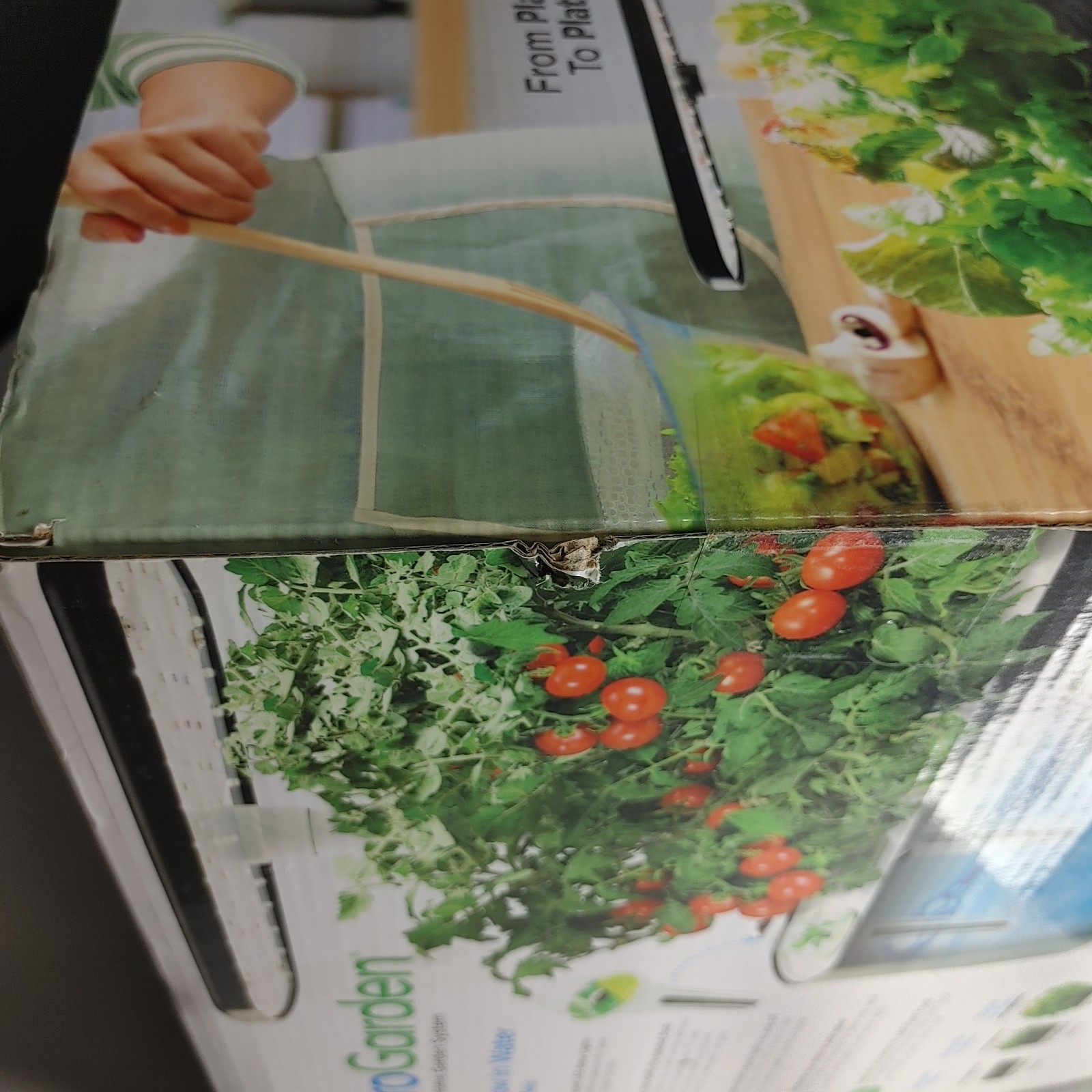 Aerogarden In-Home Garden System Harvest 6 Pods (Opened Box)