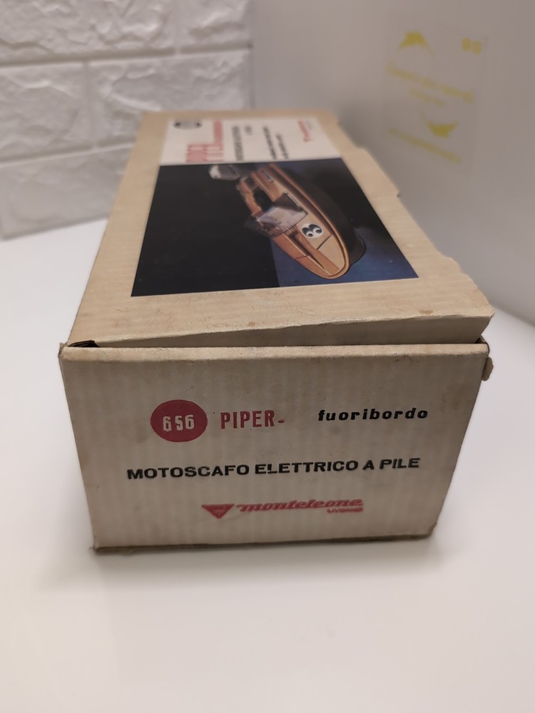 Monteleone 656 Piper Outboard