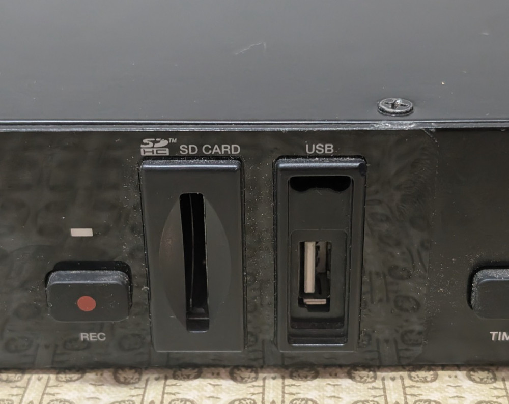 iKEY-AUDIO RM3 Rackmount Professional Digital Recorder - Working