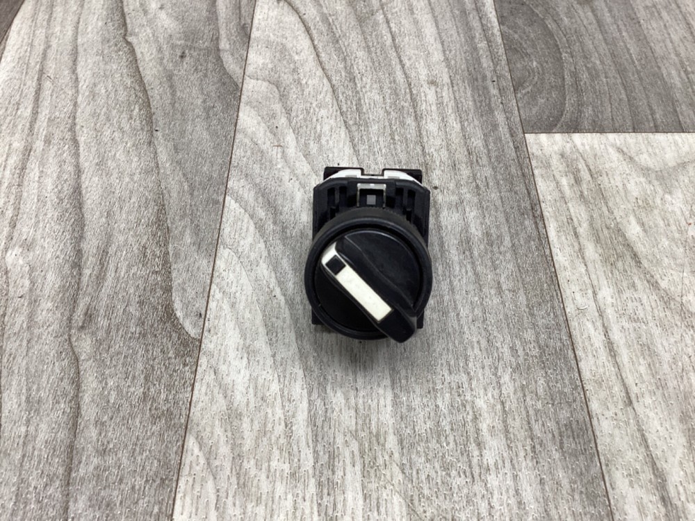 Fuji Electric AR22PR-2 Maintained Selector Switch 2-Position #77F68