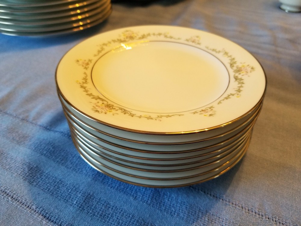NORITAKE EARLY SPRING , Dinnerware Set , Pattern 2362 , 50 pieces Fine China