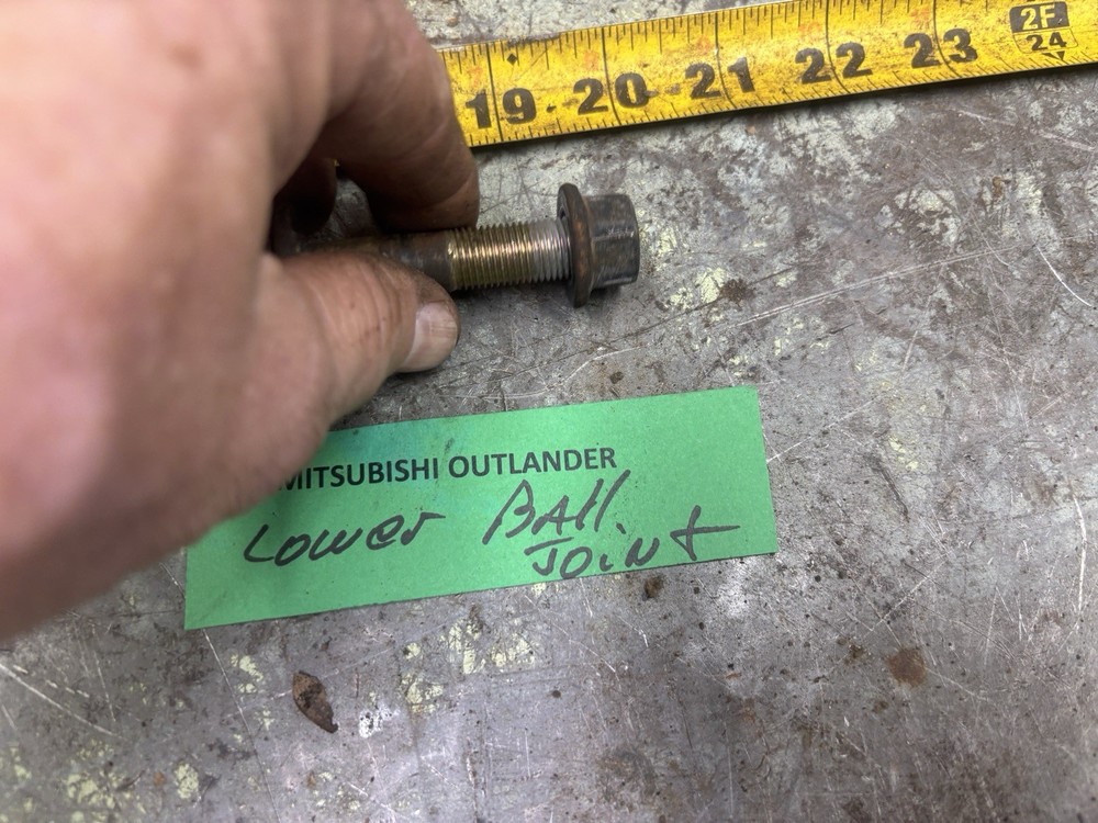 05-06 OUTLANDER Lower Ball Joint Bolt
