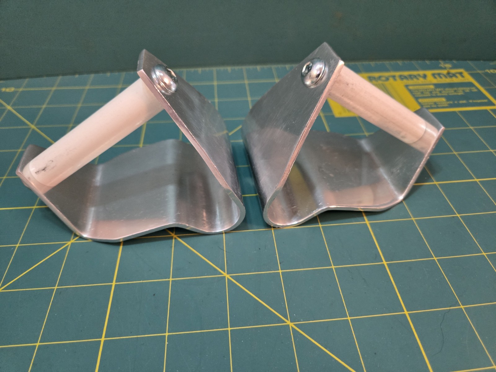 Cashel EZ-Knees Western Stirrup Turners, Correctors, 3 inch, Aluminum Pair