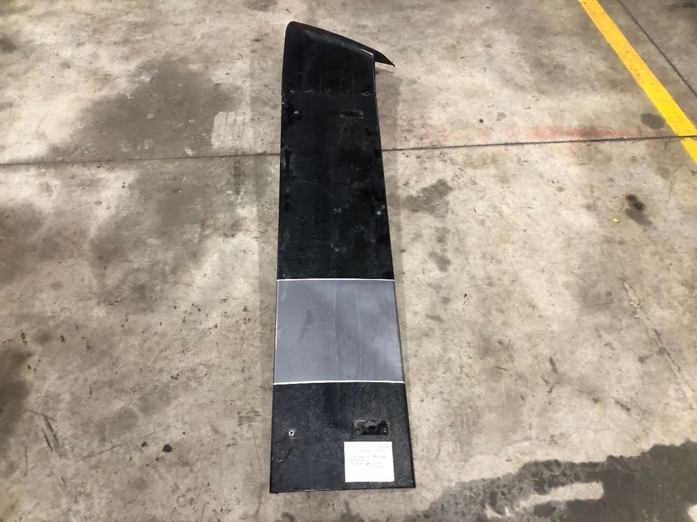 Peterbilt 386 COMPOSITE Right/Passenger BETWEEN CAB AND SLEEPER Panel