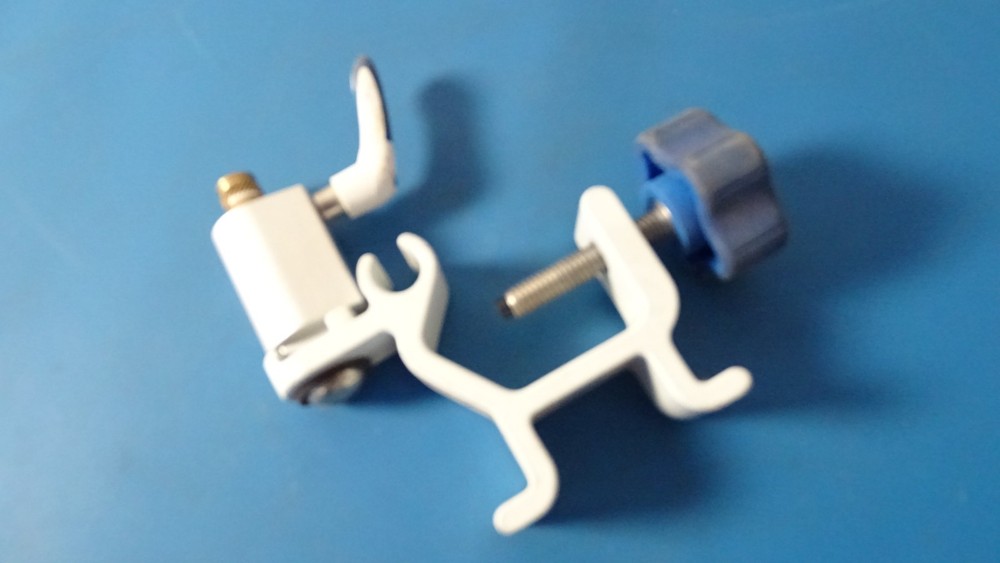 Pole/Rail Clamp with a Mounting Bracket 81094730