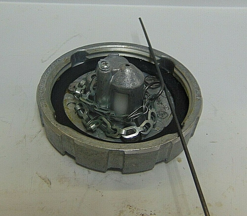 VELVAC 3" VENTED FEMALE THREAD FUEL CAP MI600186