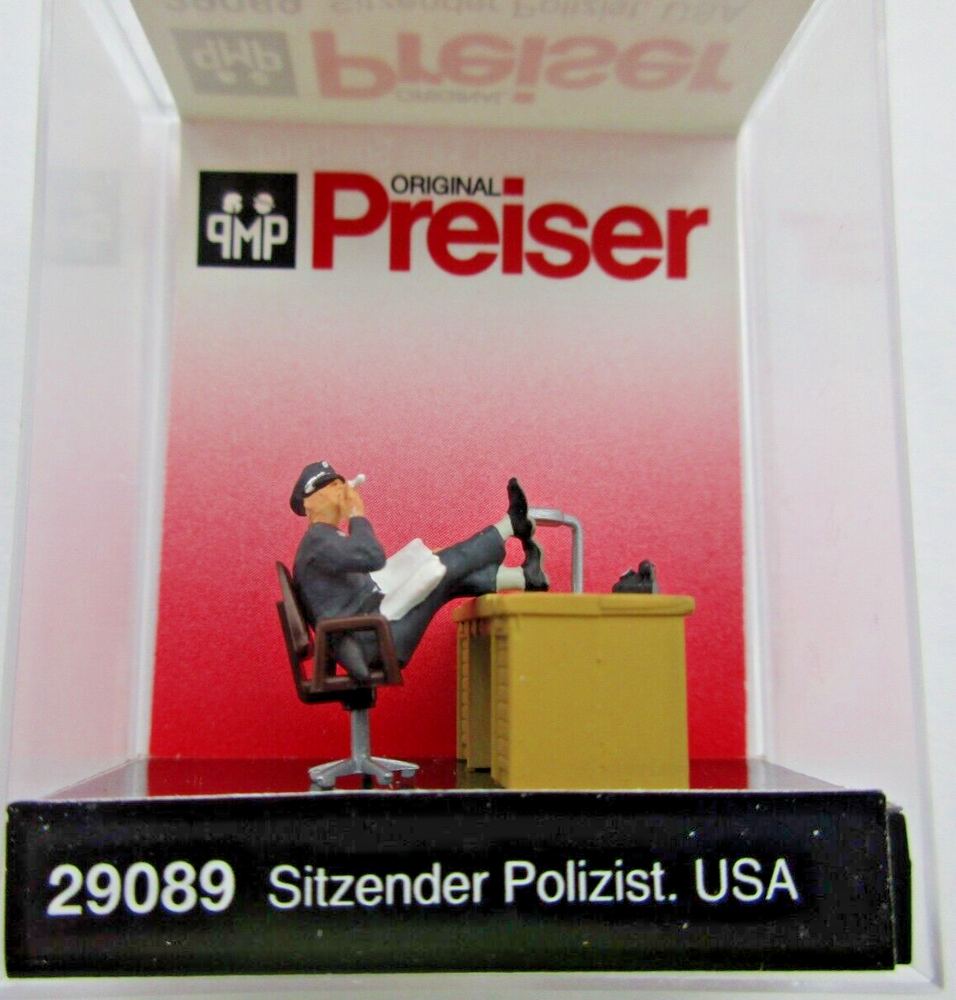 Preiser - Policeman at Desk #29089