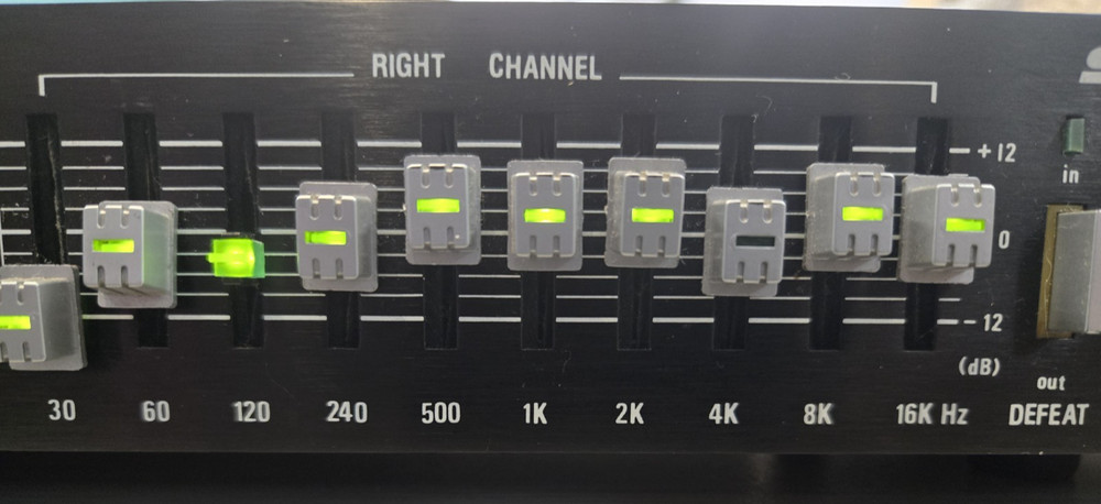 Sentrek SHQ-4210B Multi-Band Spectrum Analyzer Equalizer