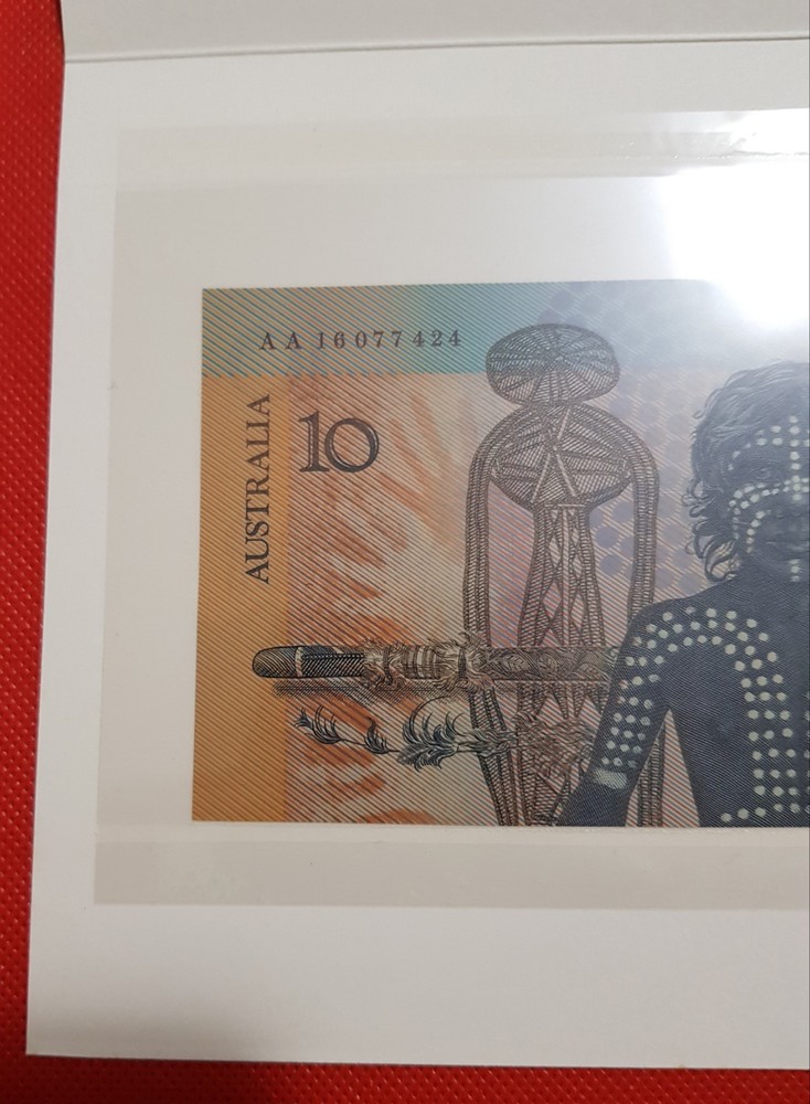 1988 AUSTRALIAN $10 FRASER/JOHNSTON FIRST POLYMER NOTE FOLDER AA 16 077424