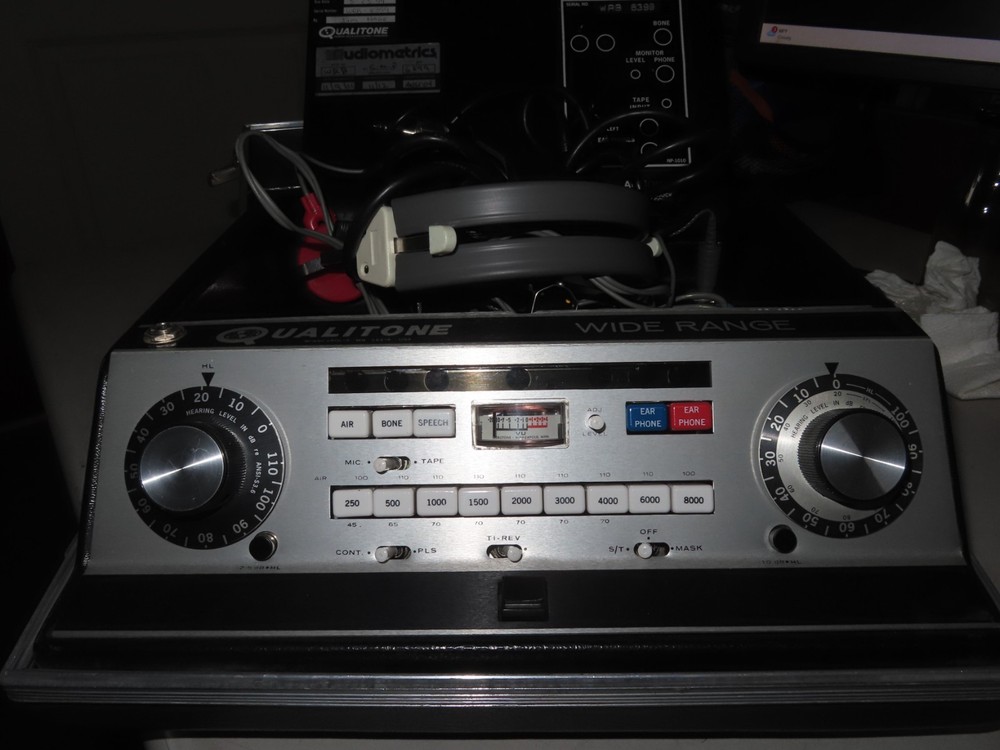 Qualitone Wide Range Hearing Ultratone Device System in Storage Case