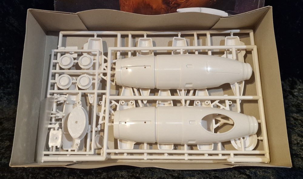 Space : Apollo 27 rocket model kit made by PEGASUS