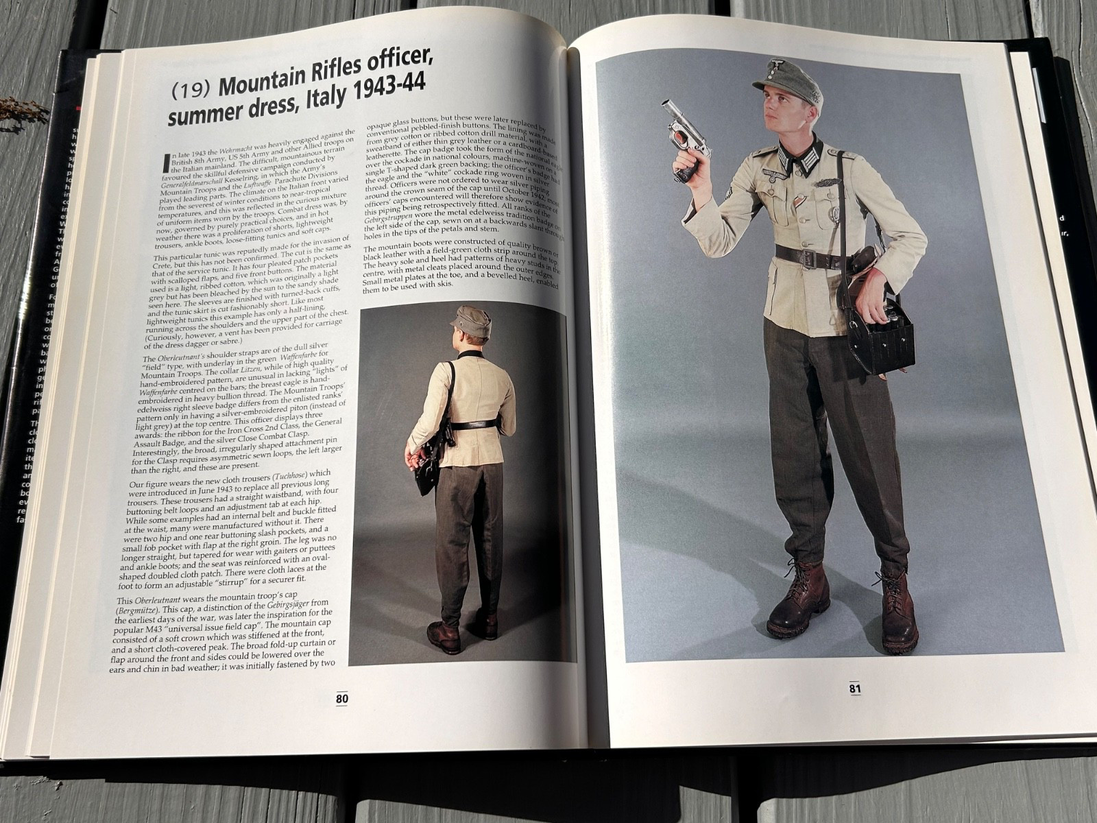 German Army Uniforms of World War II: In Color Photographs by Wade Krawczyk