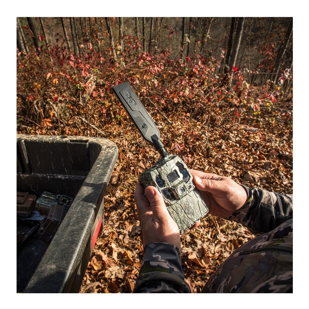 Browning Defender Wireless Pro Scout Max HD Trail Camera Bundle HUNTING