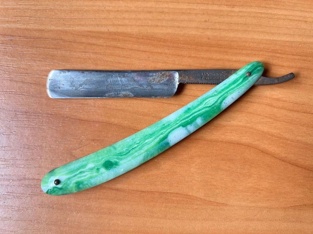 VINTAGE Soviet STRAIGHT RAZOR WITH CASE "Moskow" USSR Etching 1954
