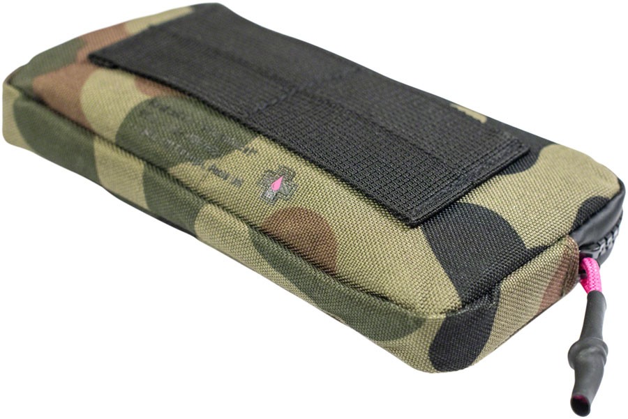 Essentials Case - Muc-Off Essentials Case - Camo - Phone Bag and Holder