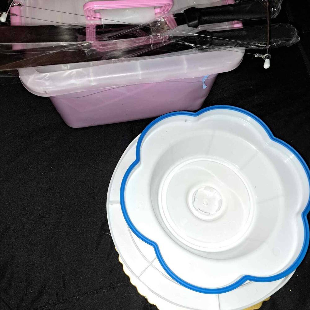 NEW 150 Plus pcs Full Size Cake decorating kit