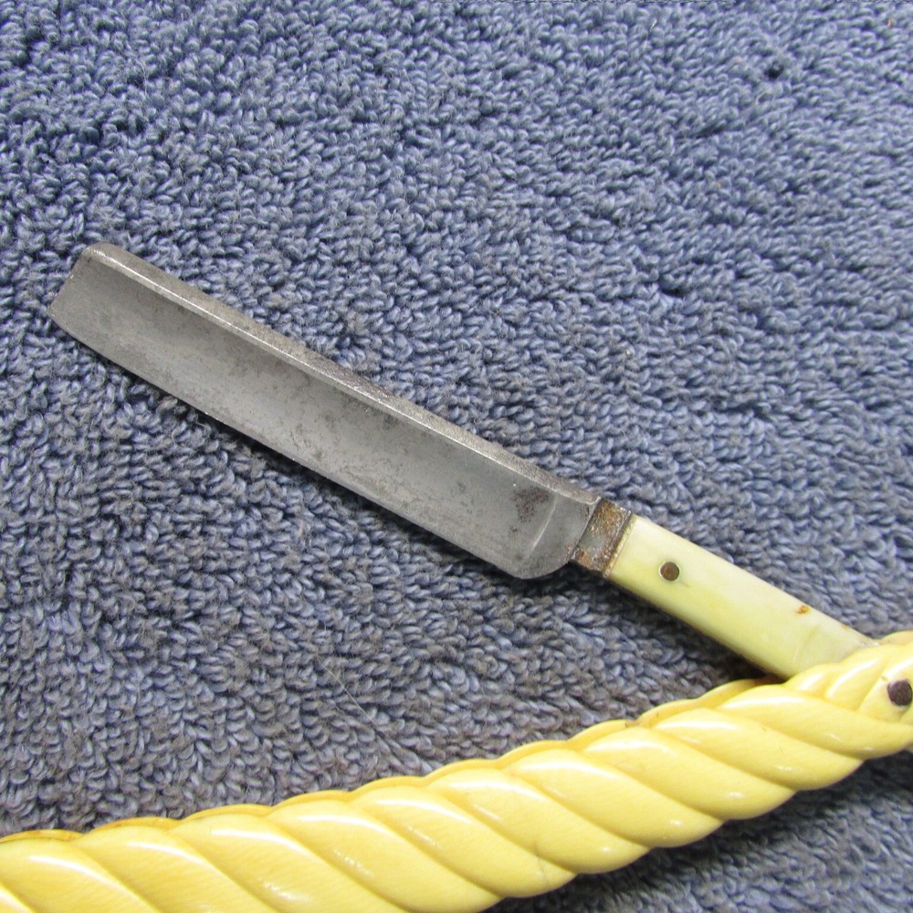 Straight Razor: Unbranded / Rope Pattern Handles