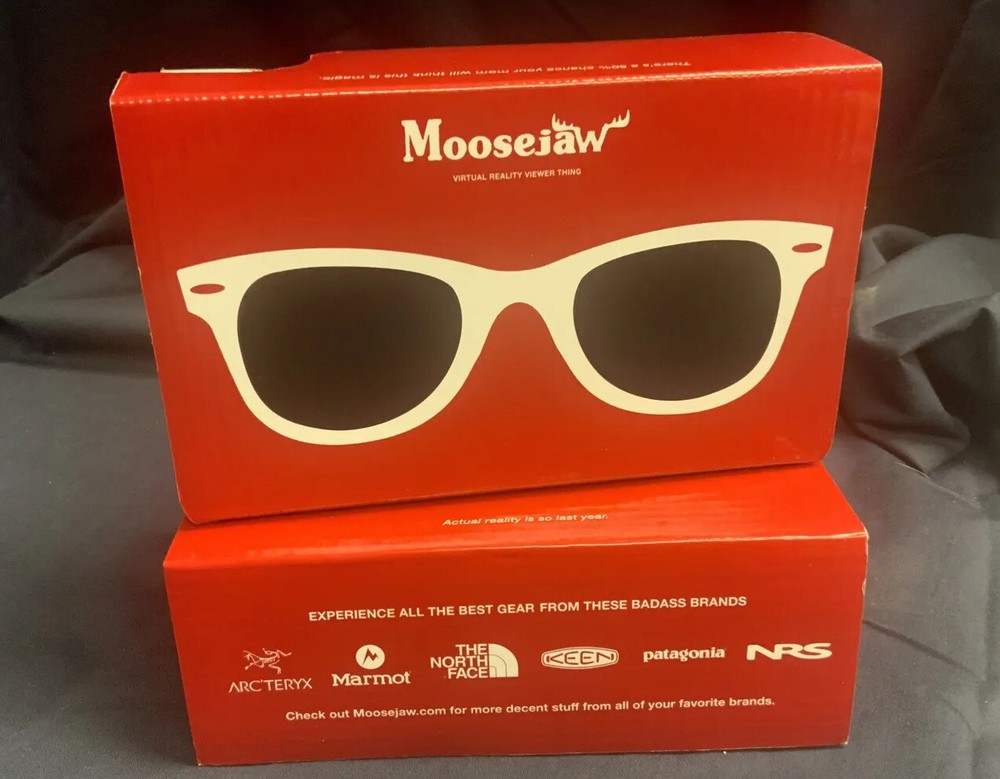 Moosejaw Cardboard Virtual Reality Viewer - Red