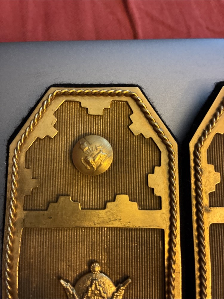 Shoulder Badge High Ranked brigade General Lion & Sun
