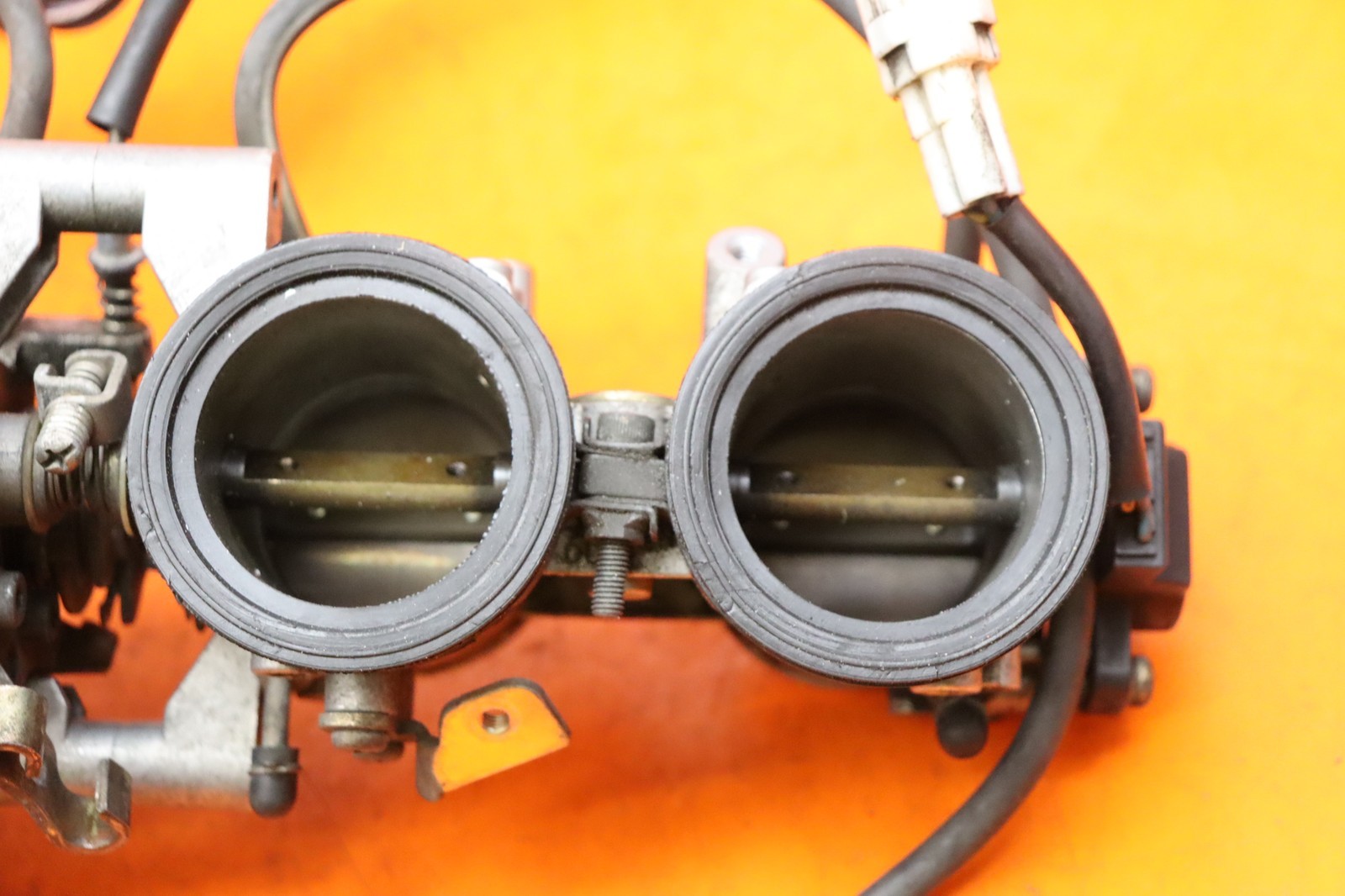 2004-2005 KAWASAKI NINJA ZX10R OEM MAIN FUEL INJECTORS / THROTTLE BODIES