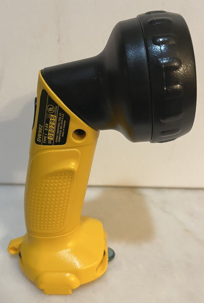 DEWALT DW902 - 9.6 Volt Cordless Flashlight Work Light Tool Only