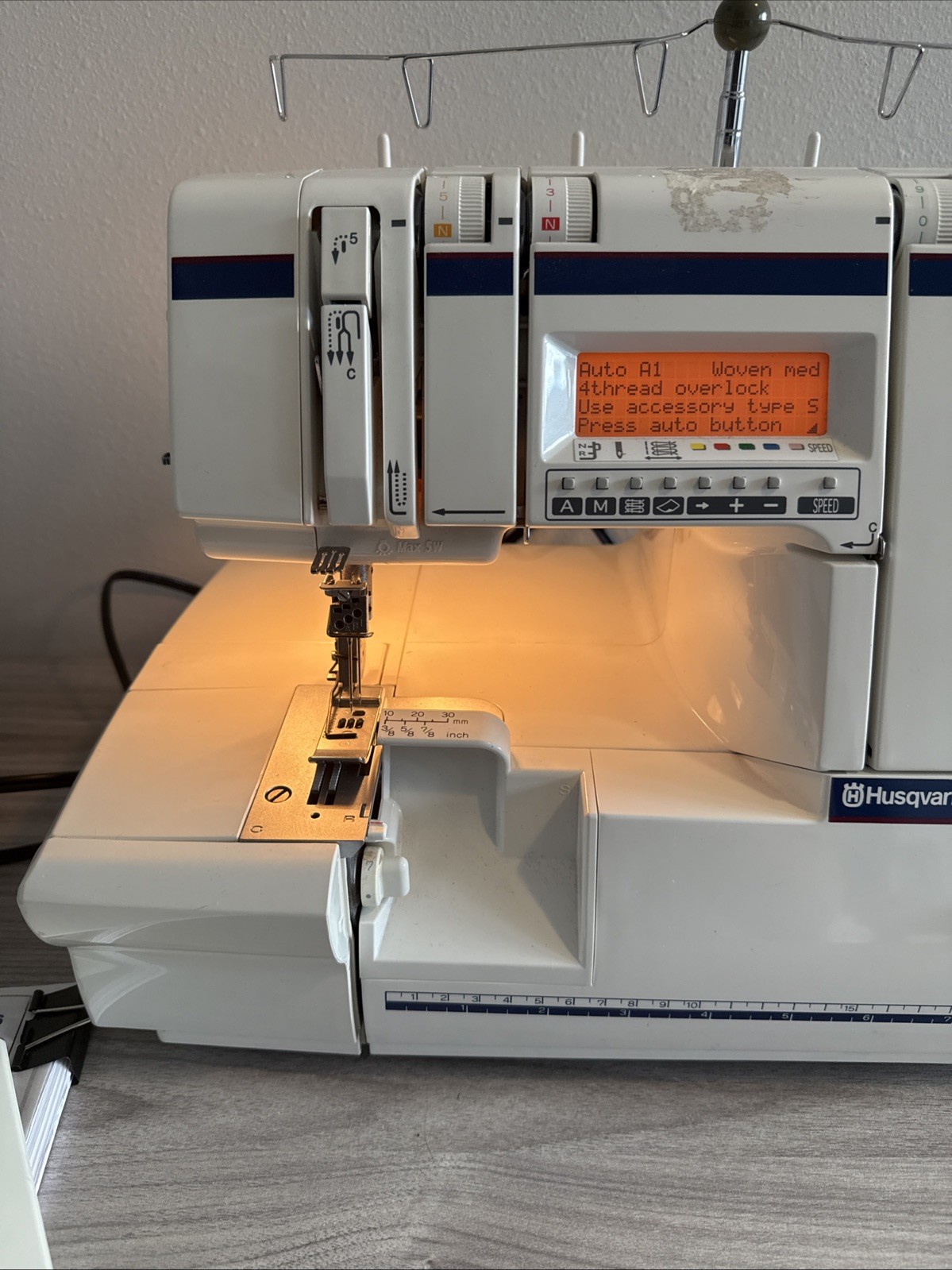 Husqvarna Viking Huskylock 936 Serger Sewing Machine Pedal Manual Extras Works