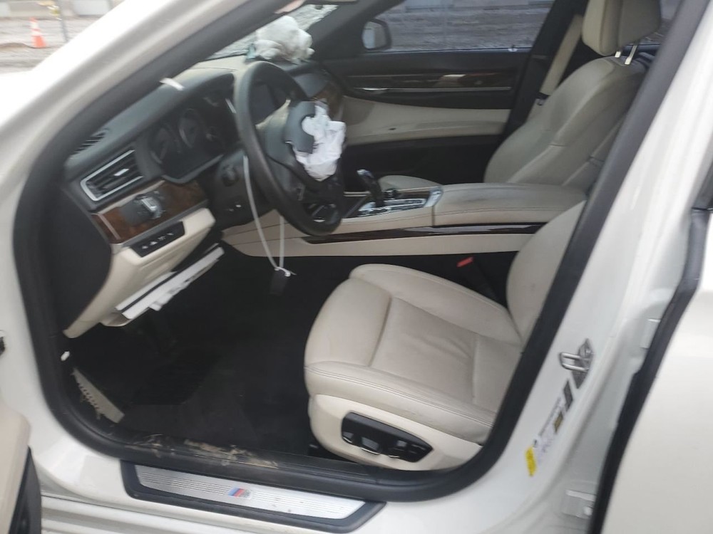 740I 2013 Glove Box 4648232