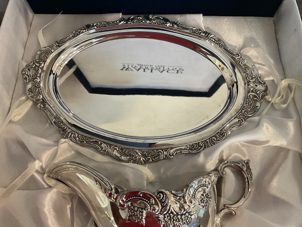 Wallace Baroque Silverplate Gravy & Underplate , Velvet Presentation Box, NICE!