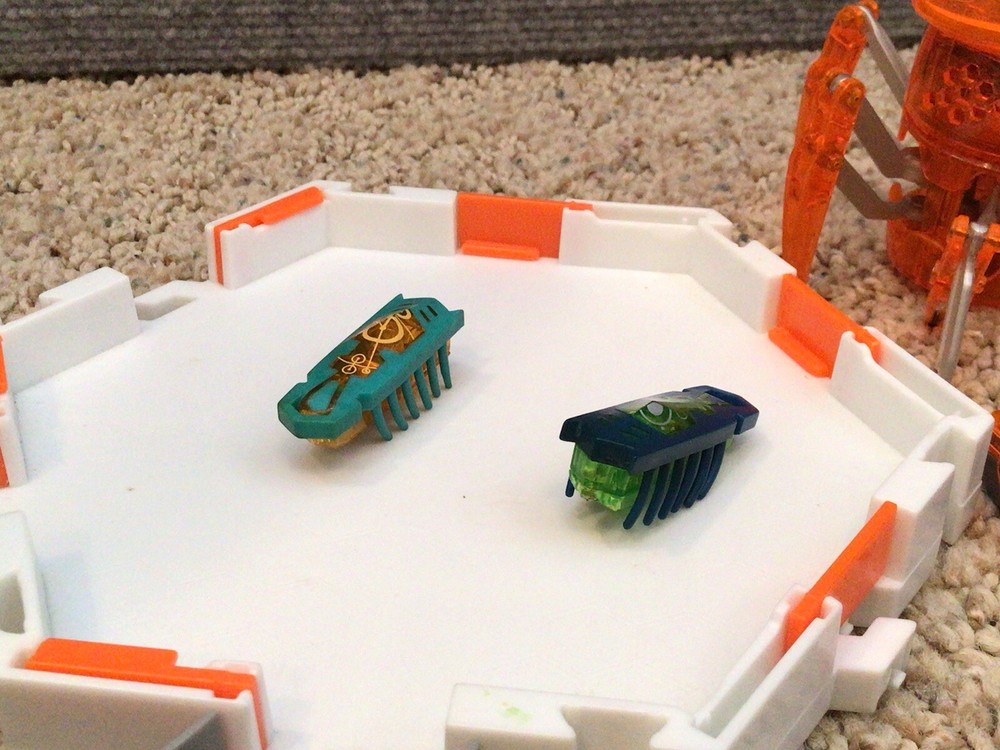 Hexbug Battle - 3 Spiders Lot, Remotes & Bugs With Small Arena - Untested