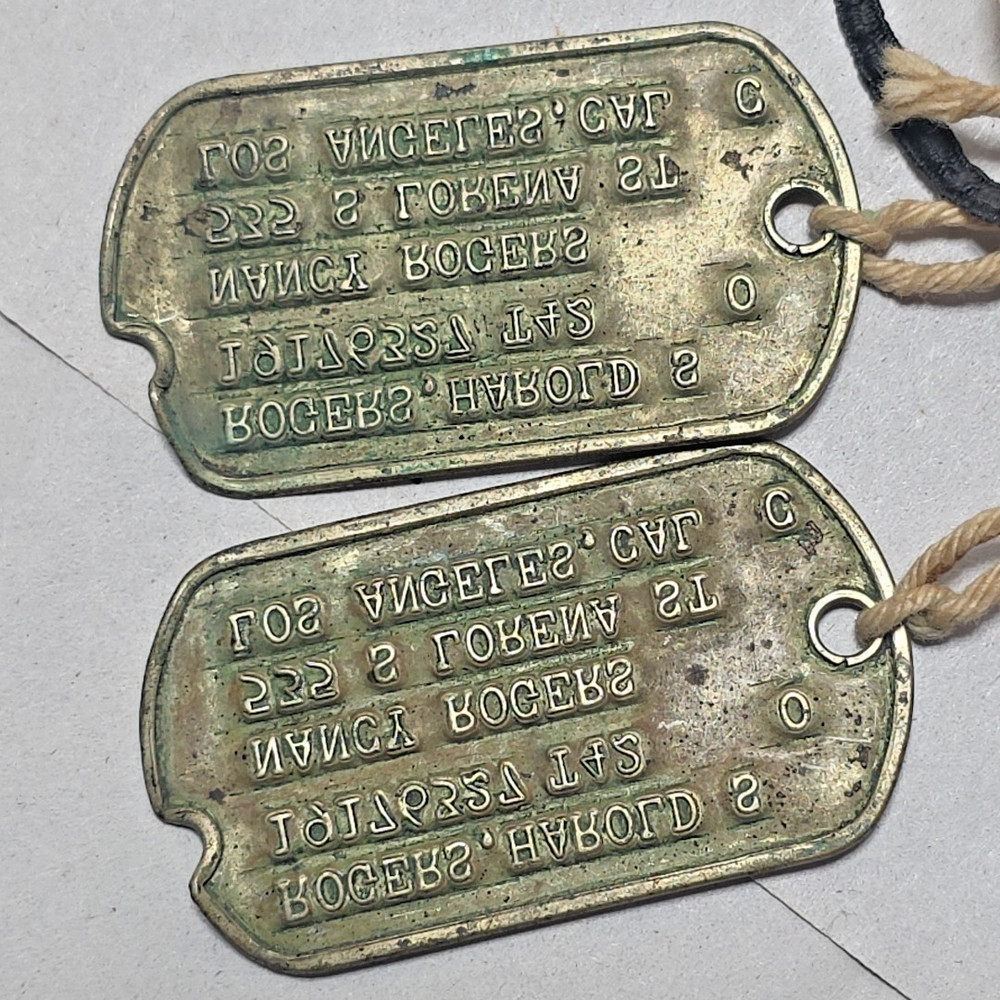 Set of 2 1942 WWII Next of Kin Notched Dog Tags T42 Los Angeles & Vintage Keys