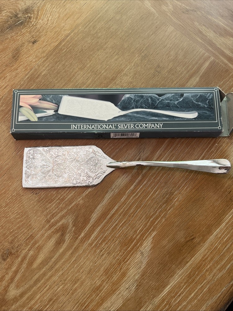 INTERNATIONAL  SILVER ~ KINGS SILVERPLATE ~ LASAGNA SERVER ~ 11 1/2"