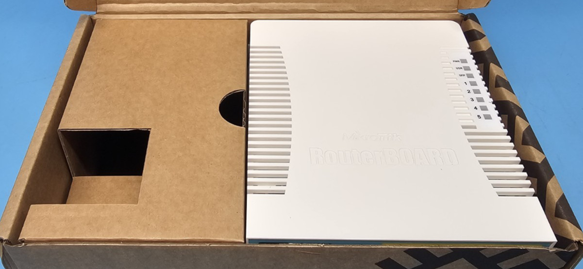 New, MikroTik RB960PGS RouterBoard Hex Poe 5 Port Gigabit Ethernet Router.