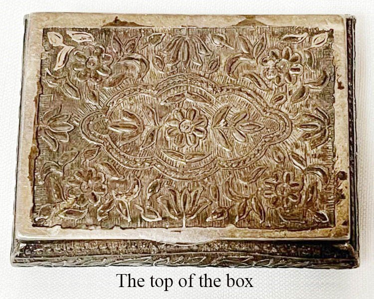Vintage Silver Snuff/Pill Box with Floral Pattern Engraving