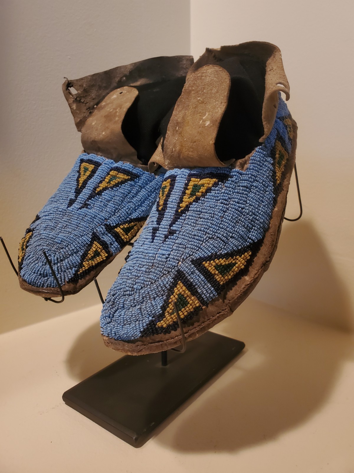 Antique OLD Native American Indian plains beaded early 1860s moccasins 19th c.