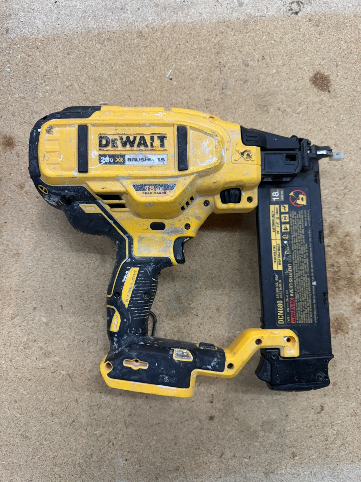 DEWALT 20V MAX XR 18-Gauge Brad Nailer DCN680